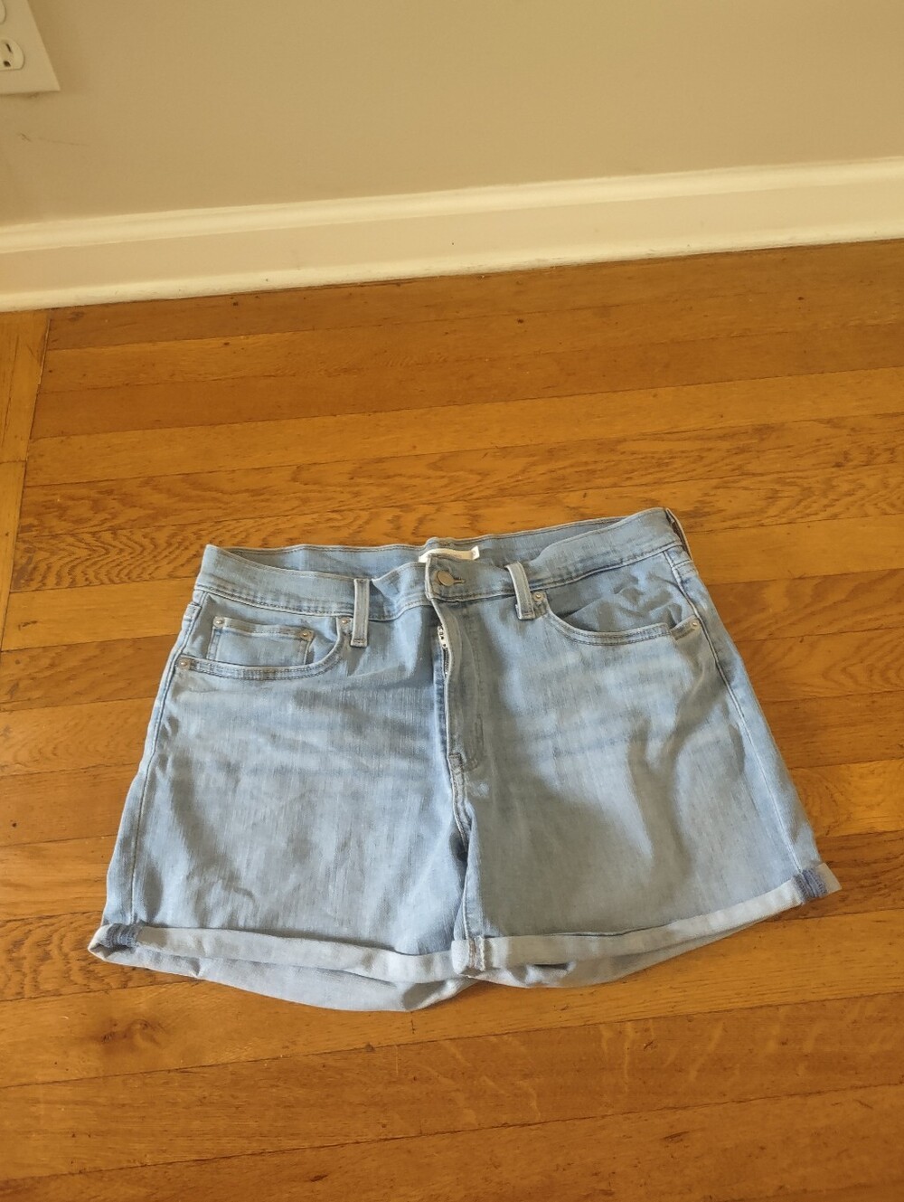 light wash Levi's cutoff rolled cuff jean shorts size 33 runs big
